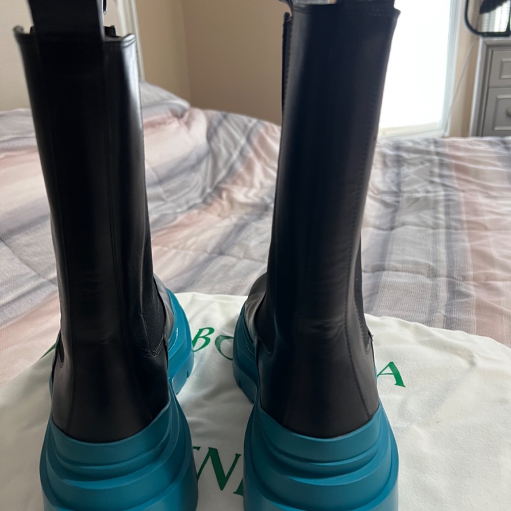 Bottega Veneta Tire Boots - Picture 4 of 4